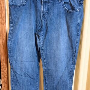 Levi's Relaxed Capri Blue Jeans